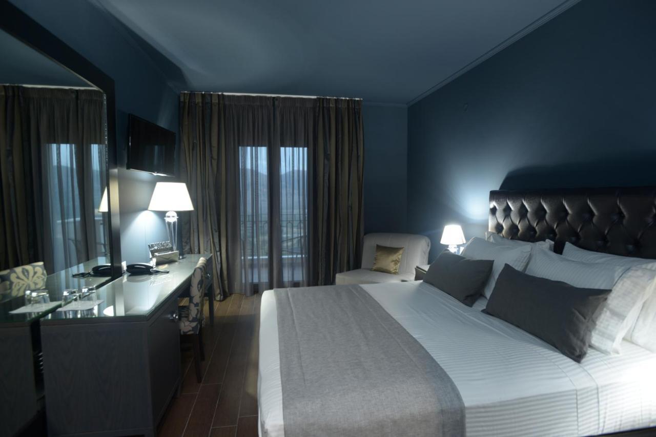 Theasis Hotel Paramythia Exterior foto
